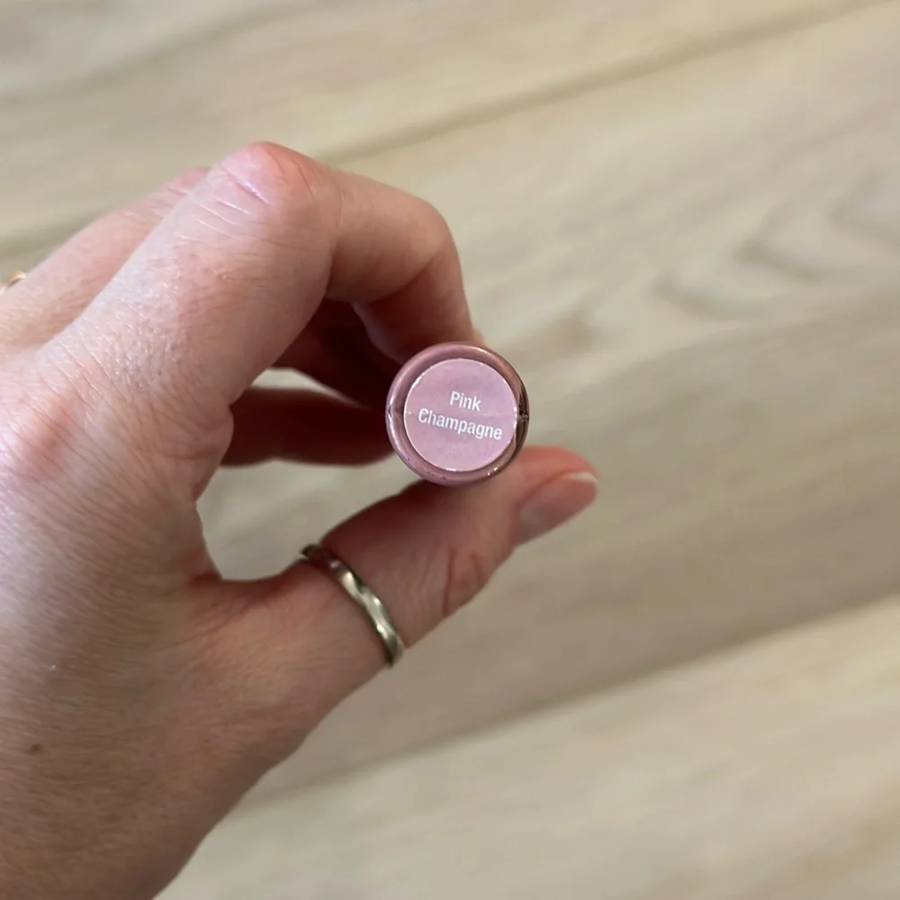Popular everyday LipSense Color: Pink Champagne. Brand New/sealed!